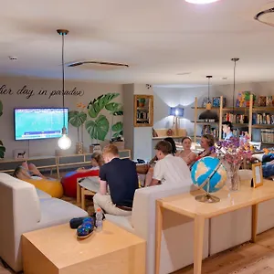 بيت شباب شباب ياه, برشلونة